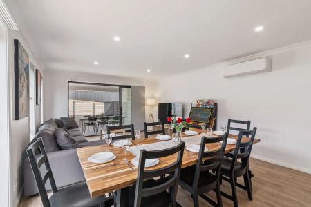 Spacious 5-Bedroom Furnished Home in the Heart of Jindabyne - Photo 2