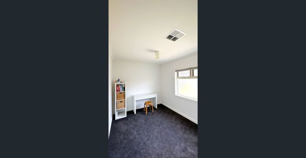 Spacious 4 Bedrooms, low-maintenance, modern living in great quiet location - Photo 1