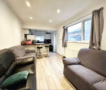 4 bedroom terraced house to rent - Photo 6