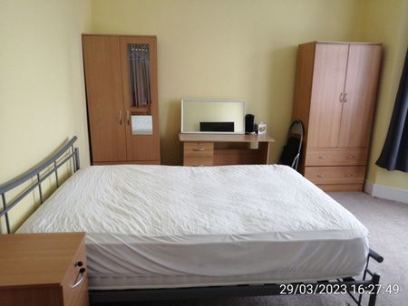 Room in a Shared House, Thorold Road, IG1 - Photo 2