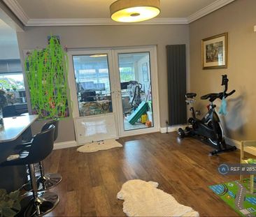 5 bedroom detached house to rent - Photo 4