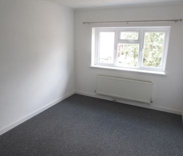 3 Bed Semi-Detached House, Beresford Gardens, TW4 - Photo 3