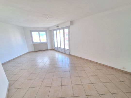 Location Appartement 4 pièces 101m² LES SABLES D OLONNE 85100 - Photo 1