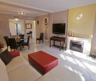 Middle Floor Apartment in Estepona - Photo 2