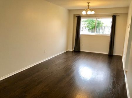 Three bedroom home Barrie Ontario - Photo 2