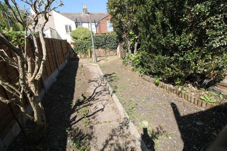 2 bedroom terraced house to rent - Photo 3