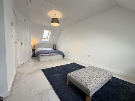 4 bedroom semi-detached house to rent - Photo 5