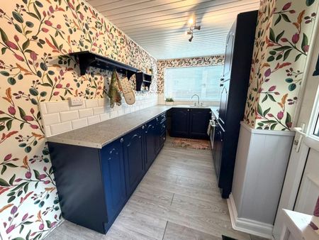 2 bedroom House To Let - Photo 4