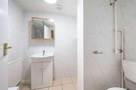 Charlton Lodge, Temple Fortune Lane, Temple Fortune, NW11 - Photo 4