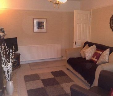3 bedroom semi-detached house to rent - Photo 2