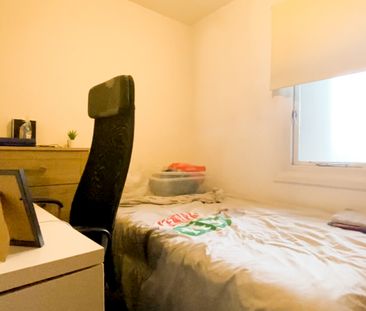 Adamsdown Church, Adamsdown - Photo 3