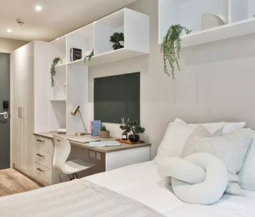 Classic 2 Bed Apartment - Photo 4