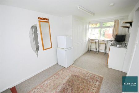 Studio to rent - Photo 2