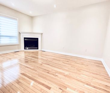 For Lease - 851 Clemens Crescent, Mississauga, Ontario - Photo 2