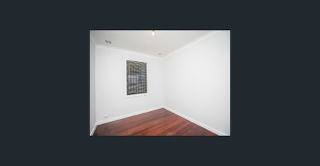 Neat family home with large yard & close proximity to schools. - Photo 5