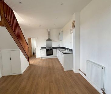 2 bedroom semi-detached house to rent - Photo 2
