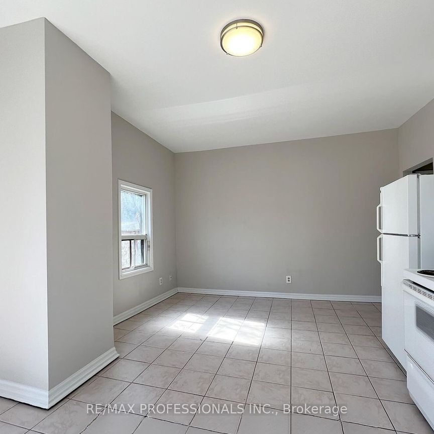 For Lease - 345 Dundas Street Unit# Upper, Toronto, Ontario - Photo 1