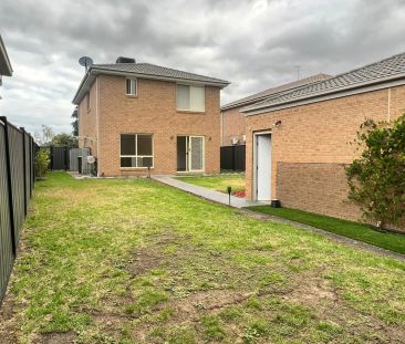 Perfectly positioned, three bedroom beauty! - Photo 2