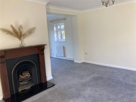 4 bedroom semi-detached house to rent - Photo 2
