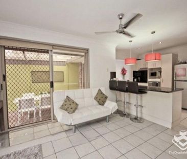 Hidden gem in Burleigh waters . - Photo 6