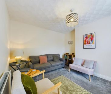 2 bedroom end of terrace house to rent - Photo 5