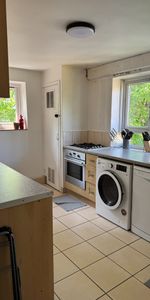 Room in a Shared Flat, West House Close, SW19 - Photo 3