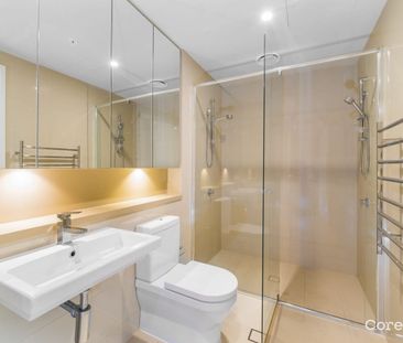 Modern 1-Bedroom Apartment in Prime Location Near Olympic Park Station - Photo 6