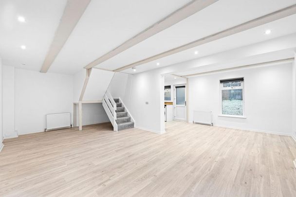 4 bedroom terraced house to rent - Photo 1