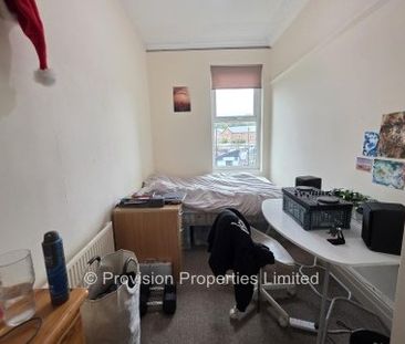 8 Bedroom House Brudenell Road - Photo 3