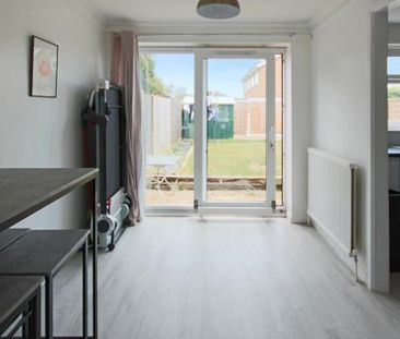3 bedroom semi-detached house to rent - Photo 3