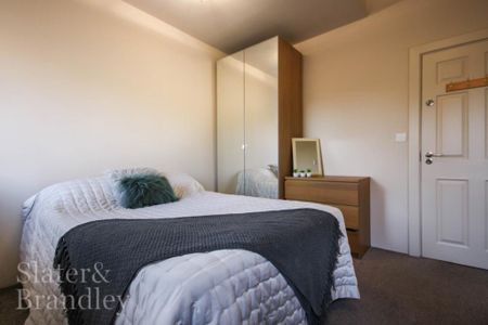 4 bedroom apartment to rent - Photo 4