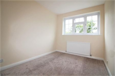 4 bedroom detached house to rent - Photo 4