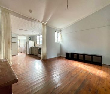 Tidy one bedroom house with sundrenched rear yard - Photo 4