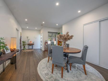 2/43 Grant Avenue, Gisborne - Photo 2