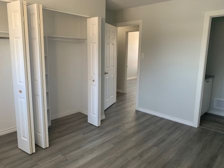 3 Bedrooms - Photo 3