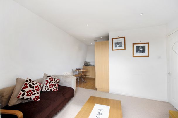 Wimbledon Park Road, Southfields, London, SW19 flat to rent - Photo 1