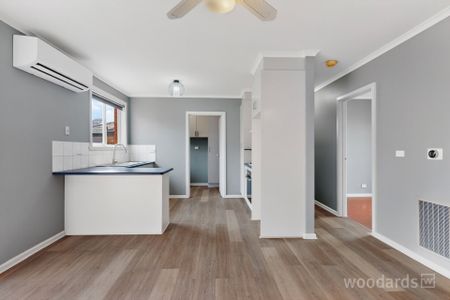 Comfort, Convenience and Contemporary Appeal - Photo 2