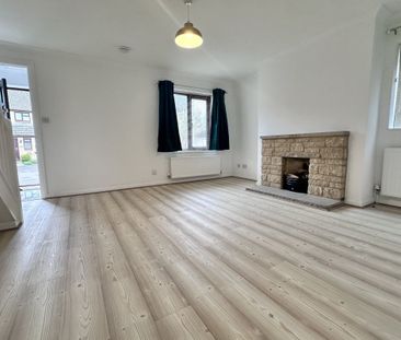 Chetwynd Mead, BAMPTON - Photo 2