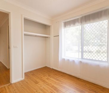 Airconditioned 3 Bedroom family sized home with huge back yard - Photo 4