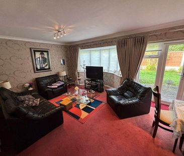 4 bedroom detached house to rent - Photo 2