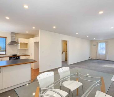 One Tree Hill, 4 bedrooms - Photo 2