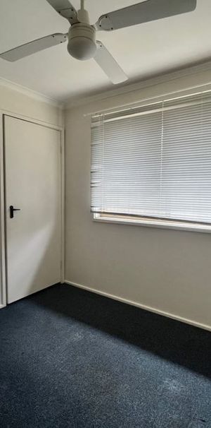 Family-Friendly Home in a Quiet Erskine Park Location - Photo 1