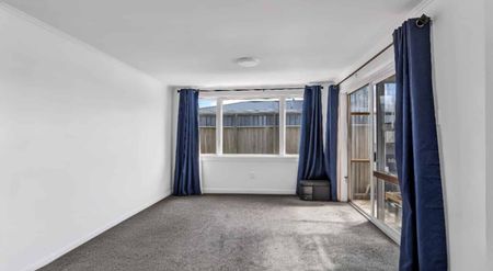 Stratford - 3 Bedrooms - Photo 2