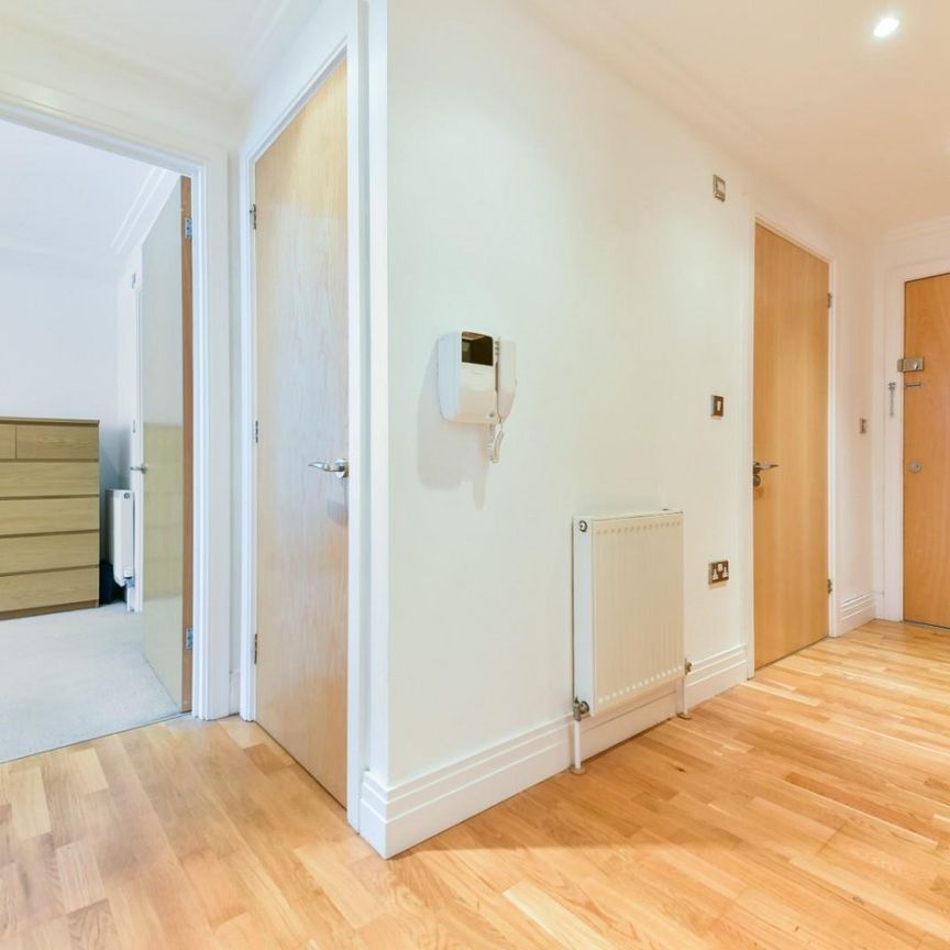 2 bedroom Flat To Let - Photo 1