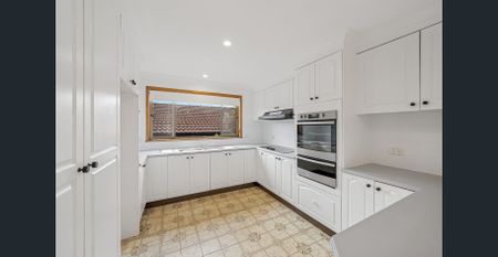 Paces from shops, cafés and Lighthouse Beach - Photo 3