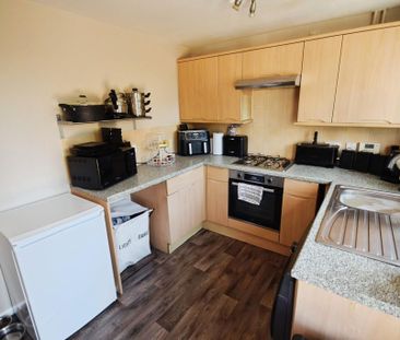 3 bedroom semi-detached house to rent - Photo 6