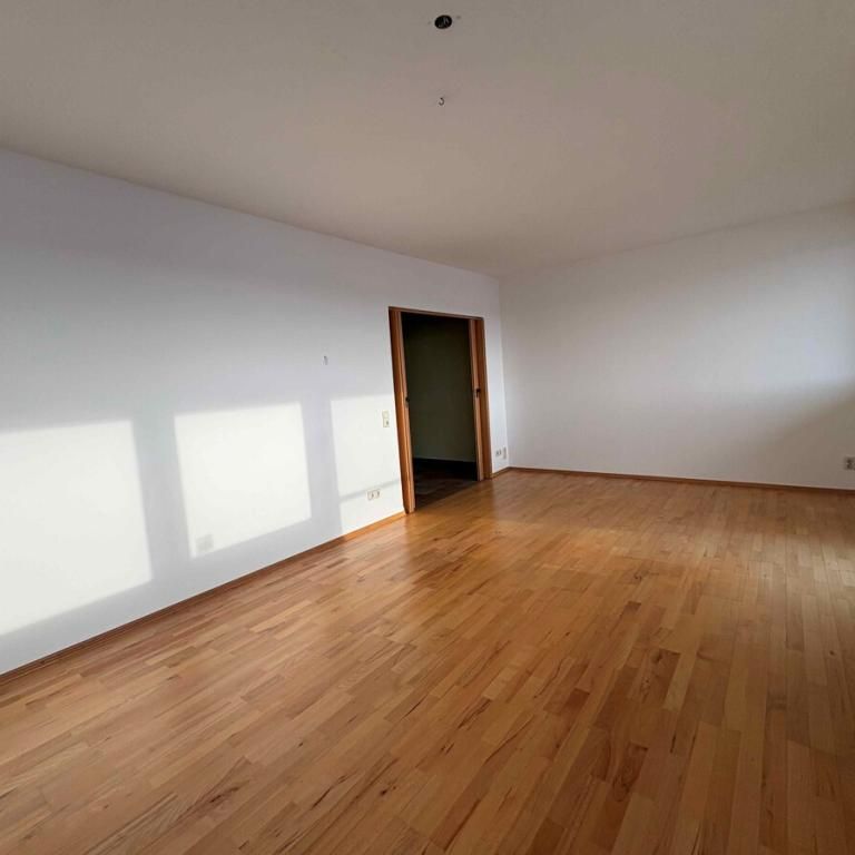 tolle Wohnung mit Rundumblick und Einbauküche - Foto 1