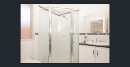 3 BEDROOM, 2 BATHROOM COURTYARD HOME OVERLOOKING PARKLANDS - Photo 5