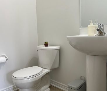 For Lease - 2 Littlewood Drive, Whitby, Ontario - Photo 6