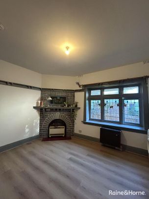 Charming studio/1-bedroom just 900m to Roseville Station & shops - Photo 1